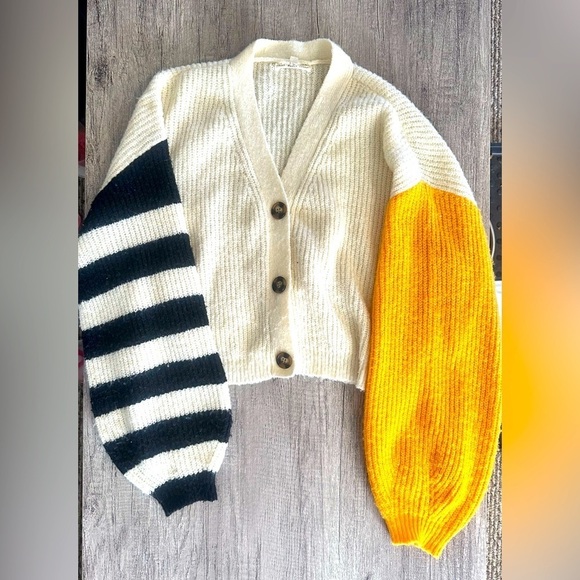 Truly Madly Deeply Baggy Sleeve Sweater Cardigan - Picture 1 of 3